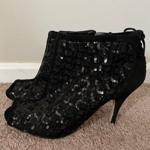 Vera Cuoio peep toe pump